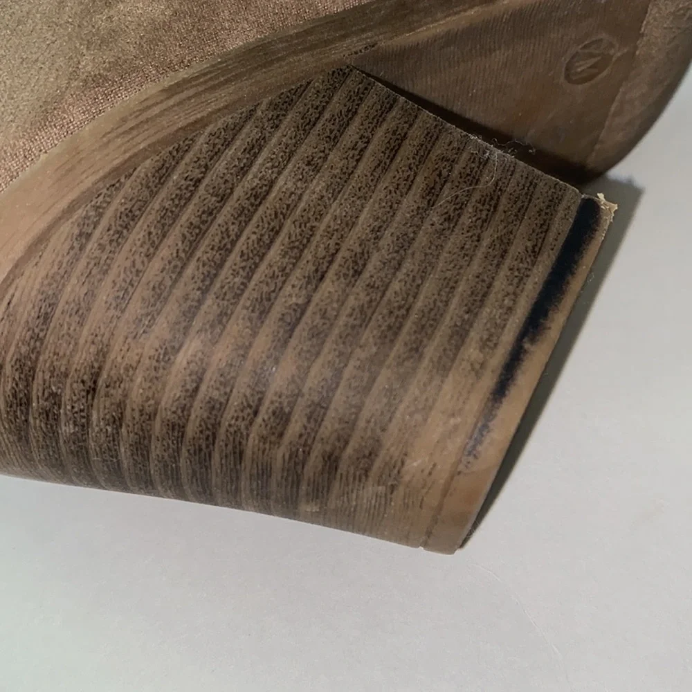 Chelsea Moreland Taupe Faux Suede Ankle Boot with inside Zipper Size 7 Medium